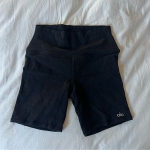 Alo Black 7in Biker Shorts Size S